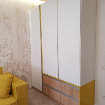 Шкафы распашные